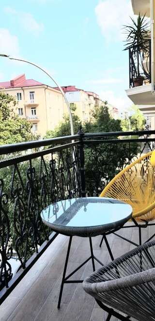 Мини-отель Batumi Centre Appartment Батуми Семейный номер с балконом-4